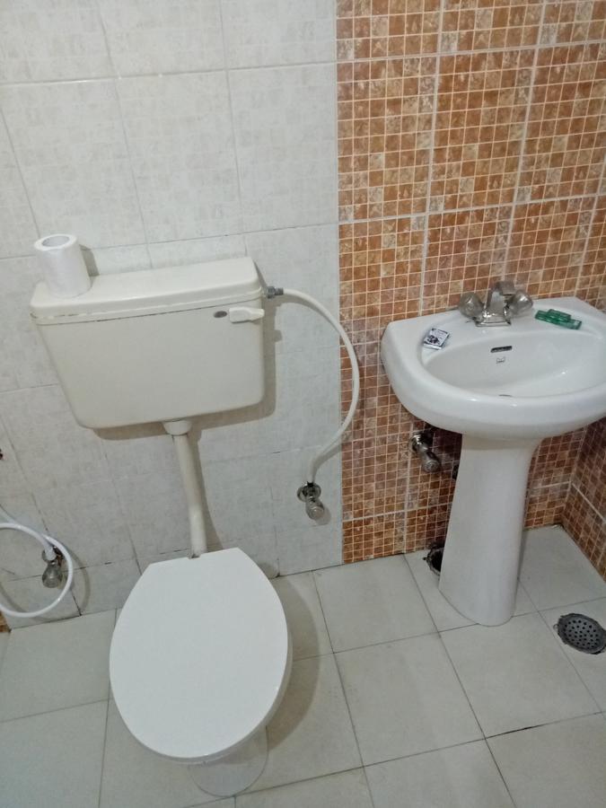 Hotel Nathu Palace Нью-Дели Экстерьер фото