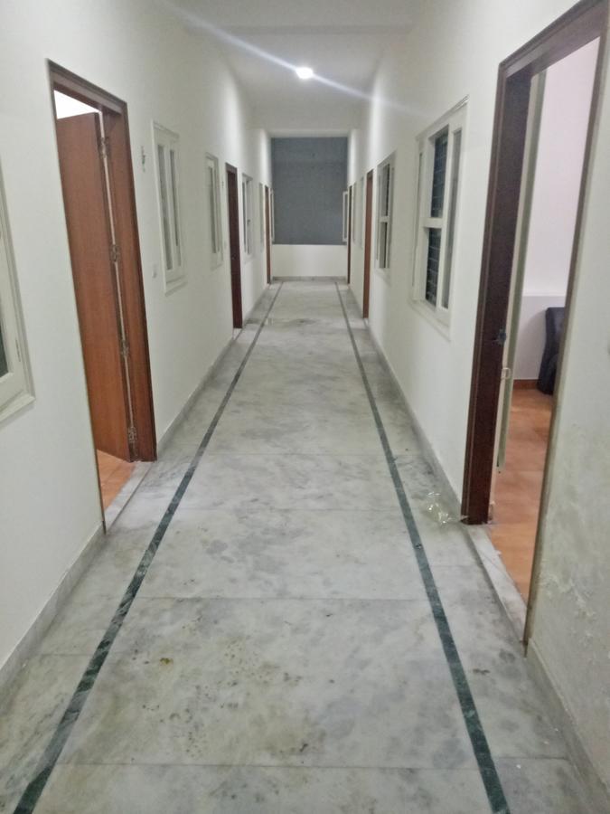 Hotel Nathu Palace Нью-Дели Экстерьер фото